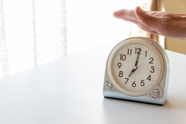 睡眠不足　健康リスク