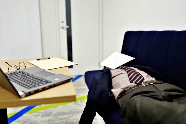 睡眠不足　健康リスク